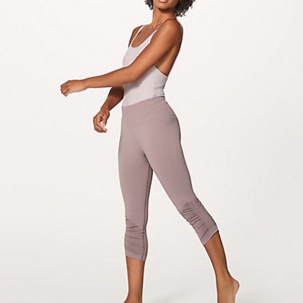 lululemon Taryn Toomey Awakening Crop size 4 - Picture 1 of 4
